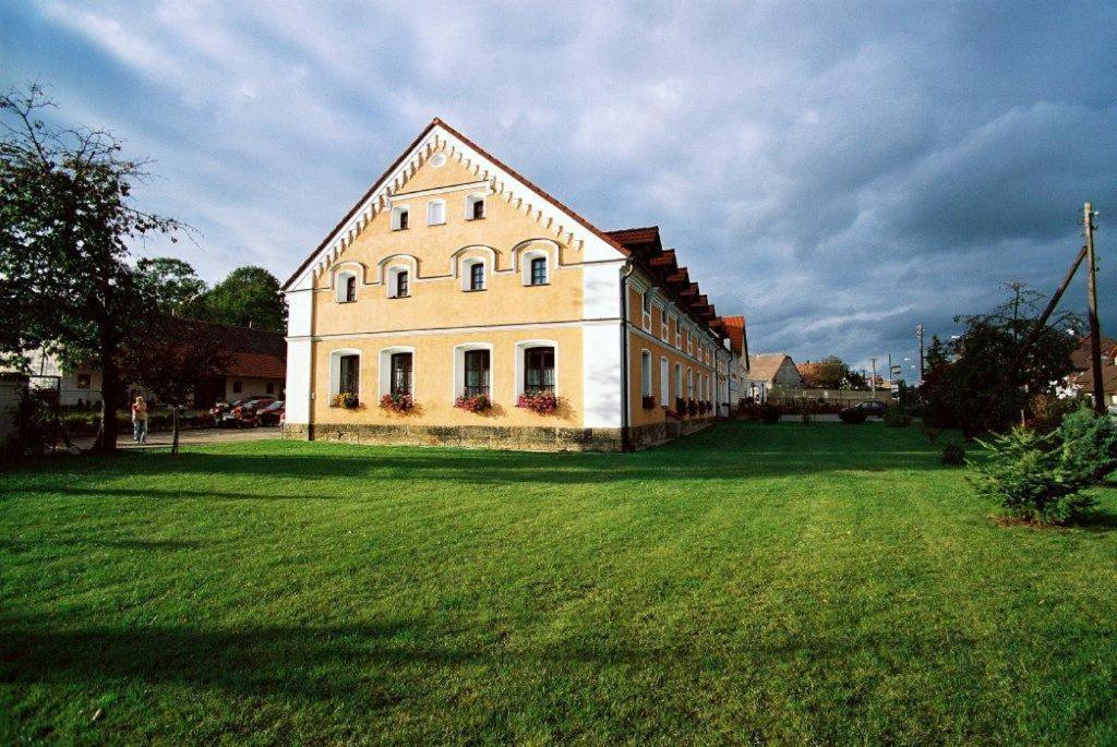 Pension U Svateho Jana Hradec Králové Exteriör bild